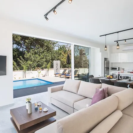Villa The Complete Guide To Renting Your Exclusive Holiday In With Private Pool And Close To The Beach 1548
